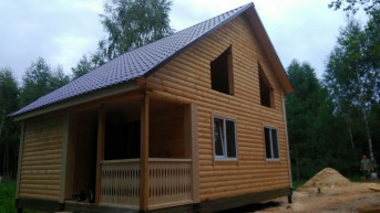 1,5-этажный брусовый дом с крыльцом