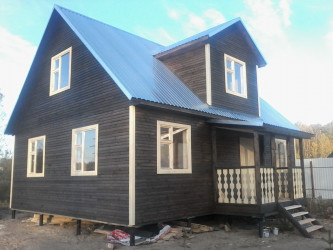Дом из бруса с крыльцом